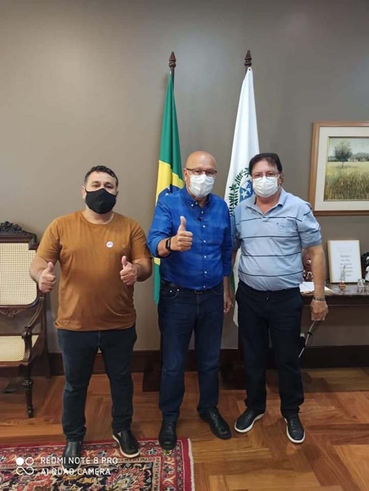 Prefeito e vice estão em Curitiba pleiteando novos recursos para o município