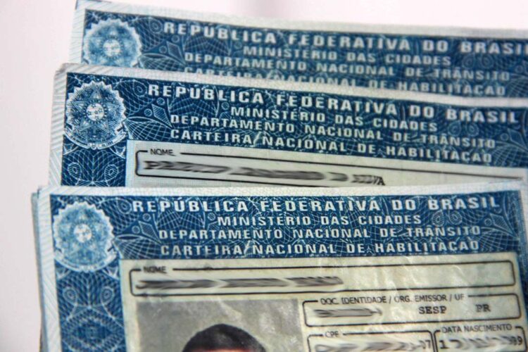 Detran-PR alerta sobre retomada do prazo de um ano para obtenção da CNH