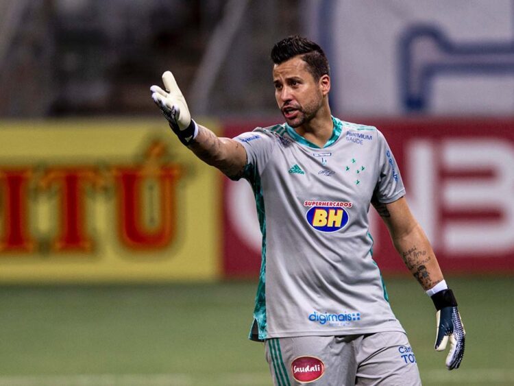 Cruzeiro culpa Fábio e diz que goleiro não aceitou proposta de renovação