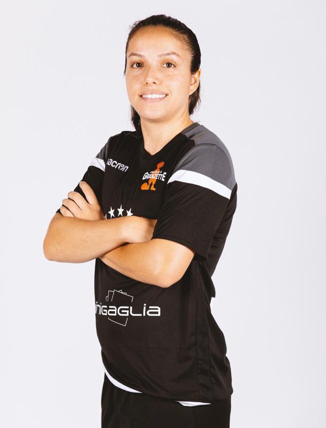 De Paranavaí para quadras italianas, a trajetória da ala Lisiane