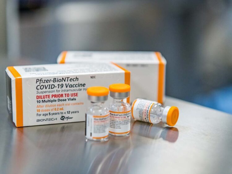 Lote de vacinas infantis da Pfizer chega ao Brasil na madrugada do dia 13