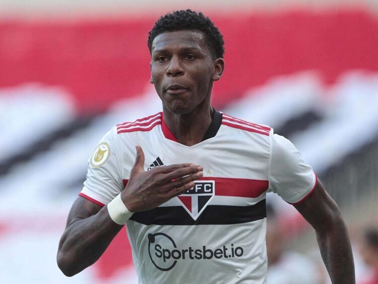 Empresário cogita entrar na Justiça após Arboleda renovar com São Paulo