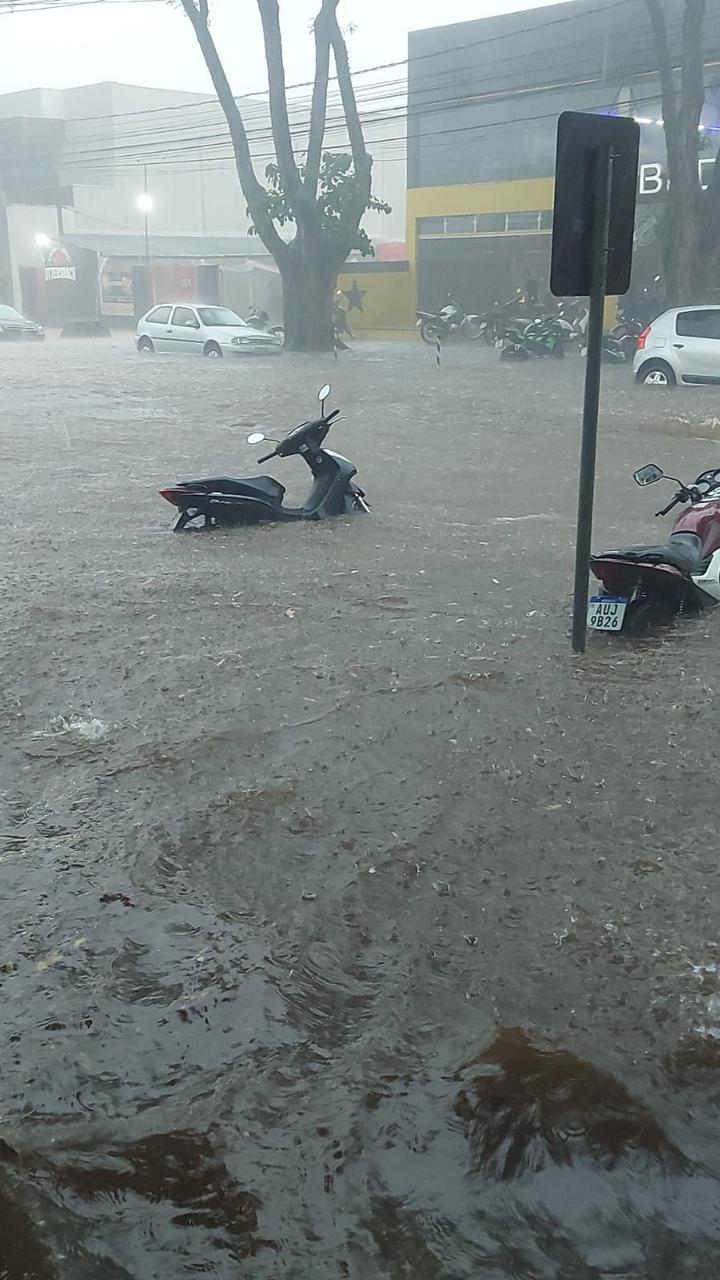 Secretário de Infraestrutura explica por que ocorrem alagamentos em dias de chuvas fortes
