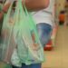 Projeto de lei quer proibir venda e distribuição de sacolas plásticas em SP