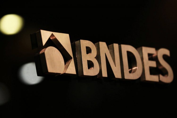 Economia fraca retarda plano do BNDES de venda de ações de campeãs nacionais