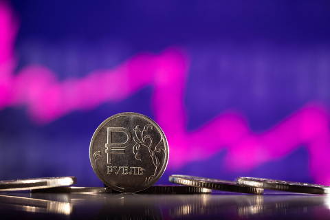 Moeda russa cai para mínimos recordes em relação ao dólar e ao euro