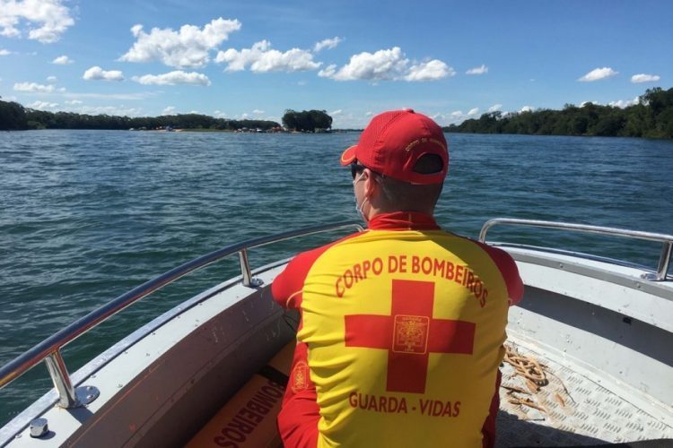 O Corpo de Bombeiros segue com as buscas por homem que se afogou em Porto Maringá