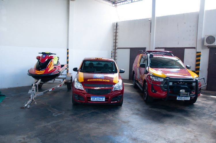 Corpo de Bombeiros recebe cinco veículos e equipamento de resgate