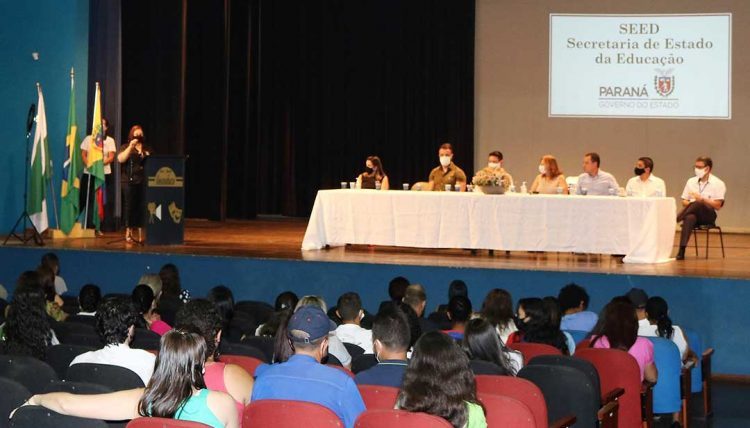 Sicredi participa da premiação do Concurso “Redação Paraná Nota 10”