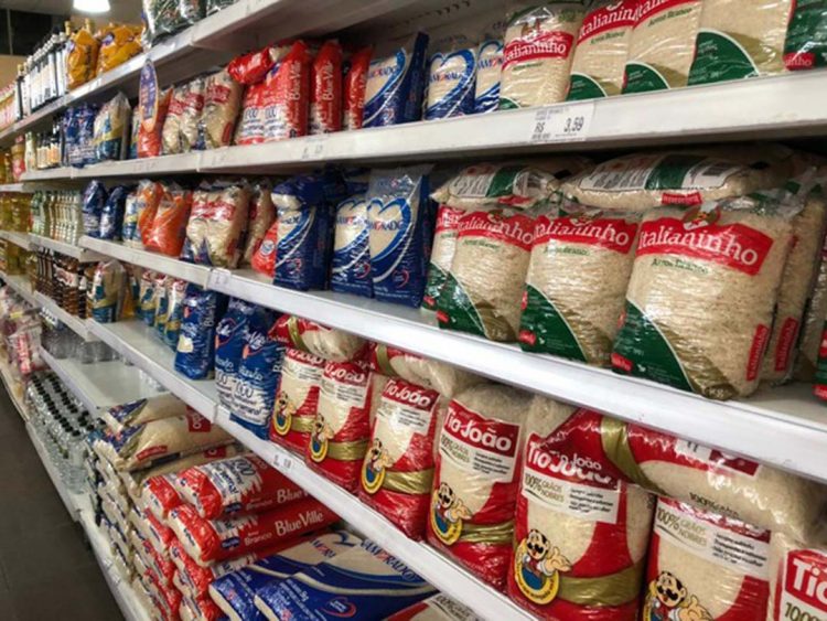 Famílias de menor renda estão se endividando mais para manter itens prioritários