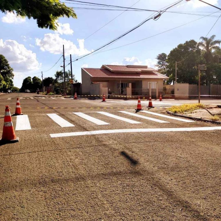 Prefeitura faz revitalização da sinalização viária