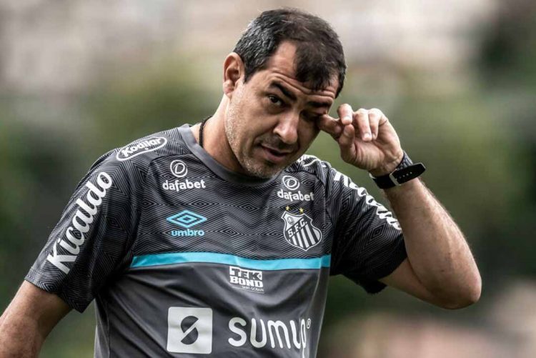 Santos demite o técnico Fabio Carille antes do clássico com o São Paulo