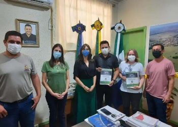 Professores municipais recebem kit para o início do ano letivo