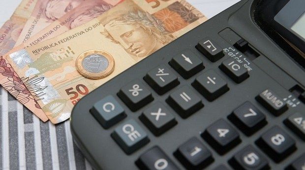 Campos Neto prevê pico de inflação no Brasil entre abril e maio