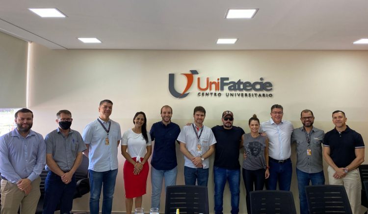 Proposta do curso de medicina é apresentada em reunião