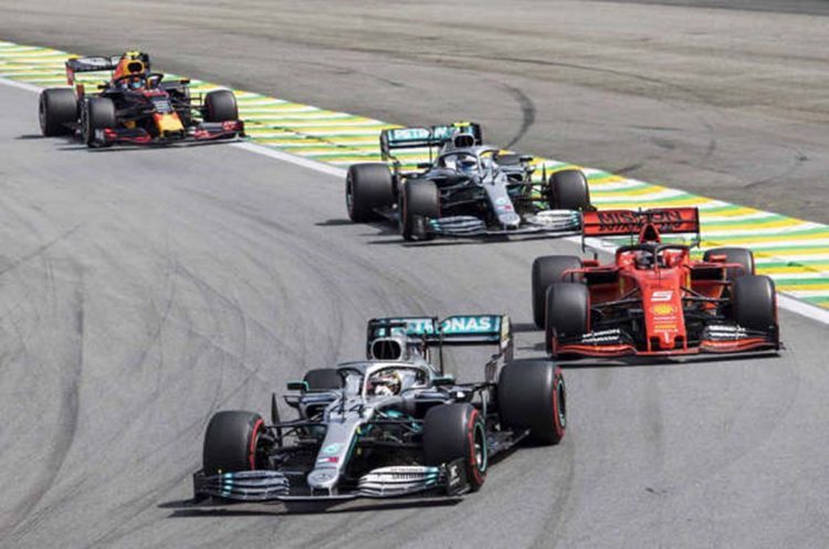 1ª sessão da F1 tem Leclerc mais rápido e Mercedes diferentona