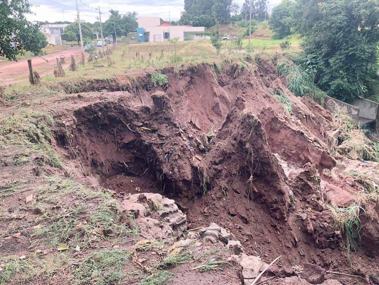 Prefeitura segue com os serviços de recuperação dos estragos causados pela chuva na terça-feira