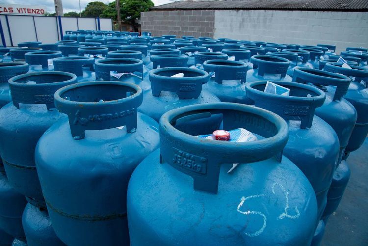 Reajustes de preços e alto custo de manutenção pressionam revendedoras de gás de cozinha