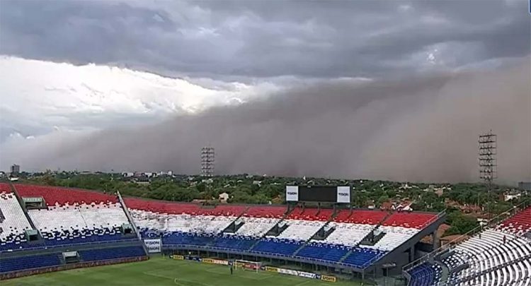 Tempestade de areia adia partida do Campeonato Paraguaio