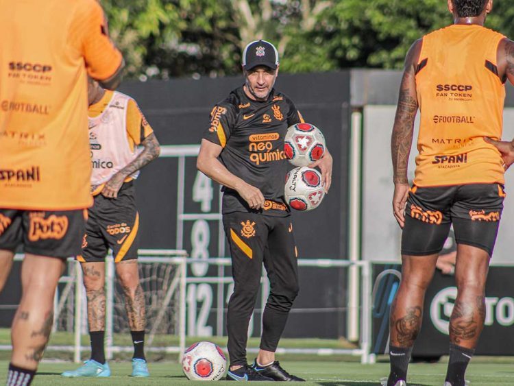 Corinthians que tem a bola já estava em prática antes de Vítor Pereira