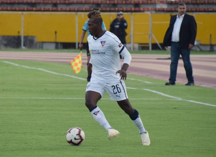 LDU anuncia o empréstimo do atacante Jhojan Julio