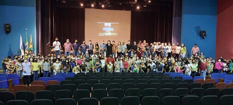 Prefeito anuncia reajuste de 33,24% no piso  salarial dos professores da Rede Municipal