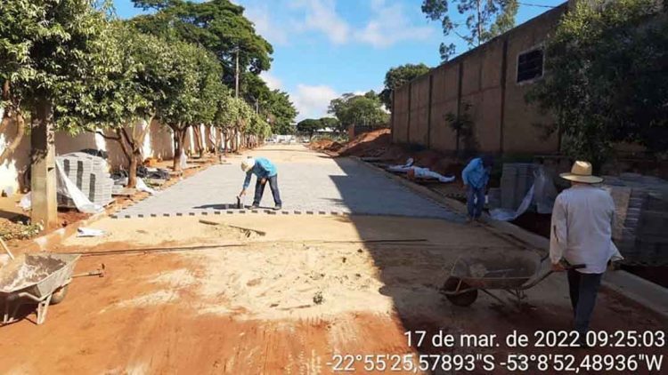 Município realiza pavimentação no Parque Industrial II