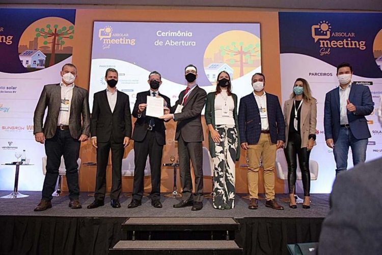Assinado acordo para atração de novos investimentos com uso de energia solar