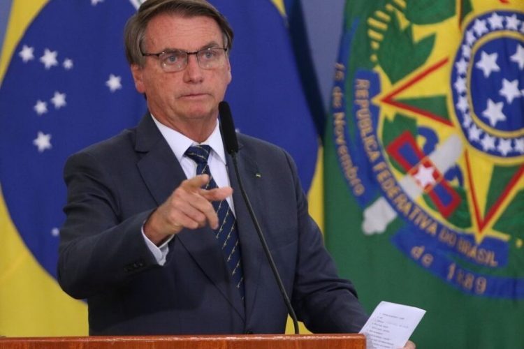 Se achar que não devo sair de folga, não vote em mim, diz Bolsonaro
