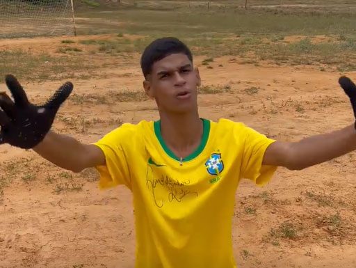 Luva de Pedreiro é convidado pela CBF para assistir Brasil x Chile