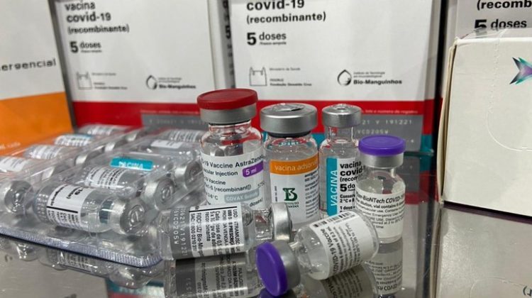 59,7 mil vacinas do novo lote do Ministério da Saúde chegam ao Paraná