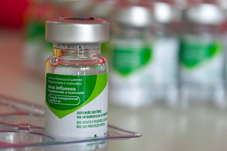 Vacinação contra Influenza em Paranavaí no Centro de Eventos e dez UBSs