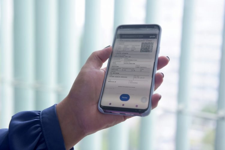 Documento de transferência de carro e abertura de empresa poderá ser assinado por celular