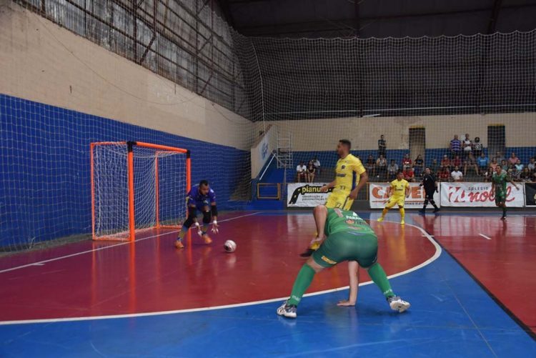 Treinador Leandro Primavera avalia estreia da equipe no Paranaense