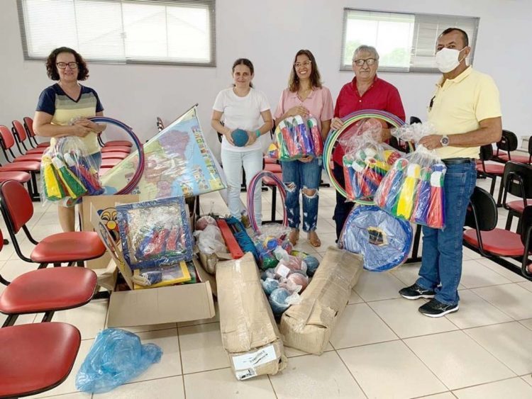 Prefeitura adquire materiais esportivos para as escolas municipais
