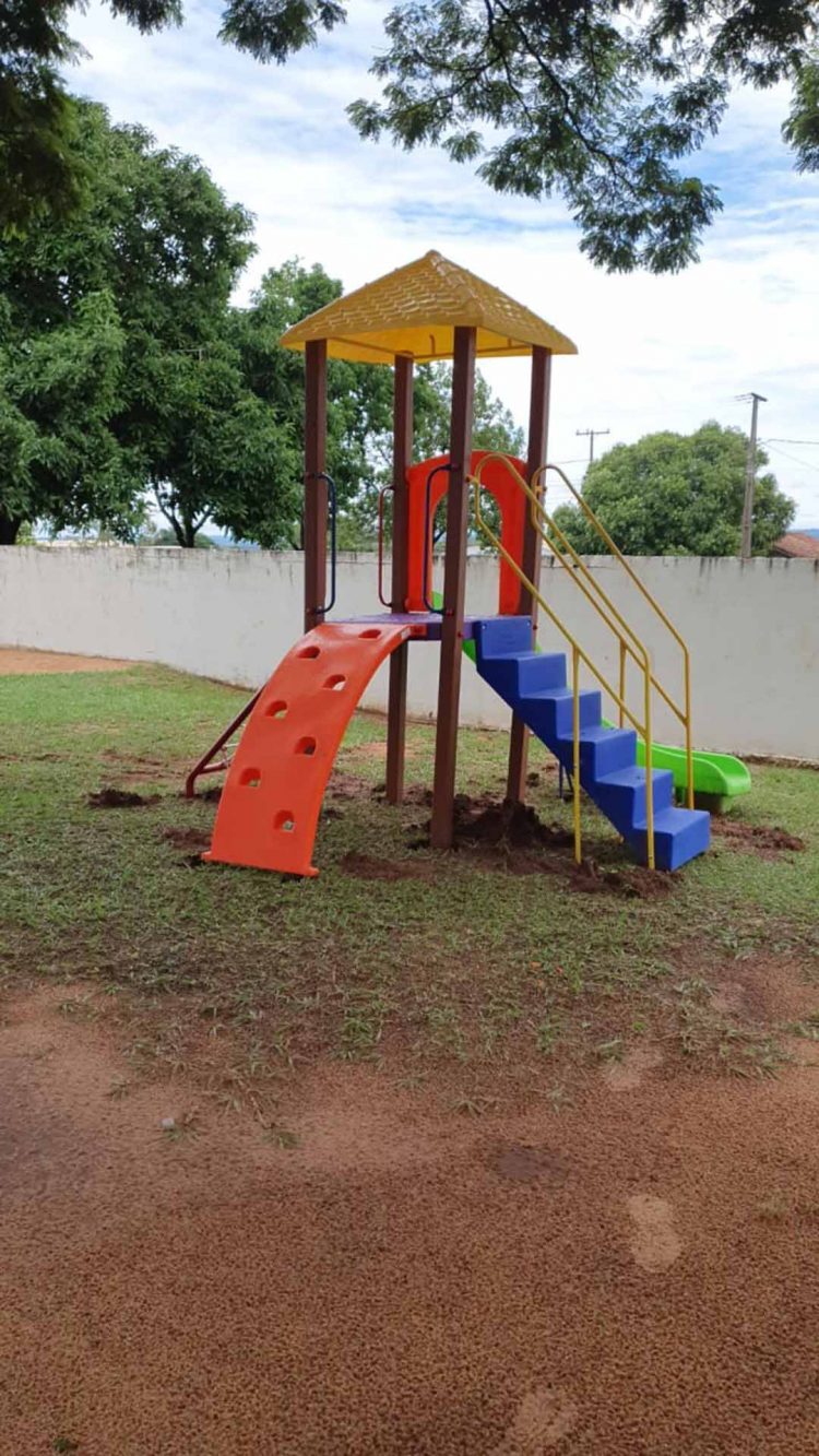Prefeitura instala novos parques infantis nas Escolas Municipais