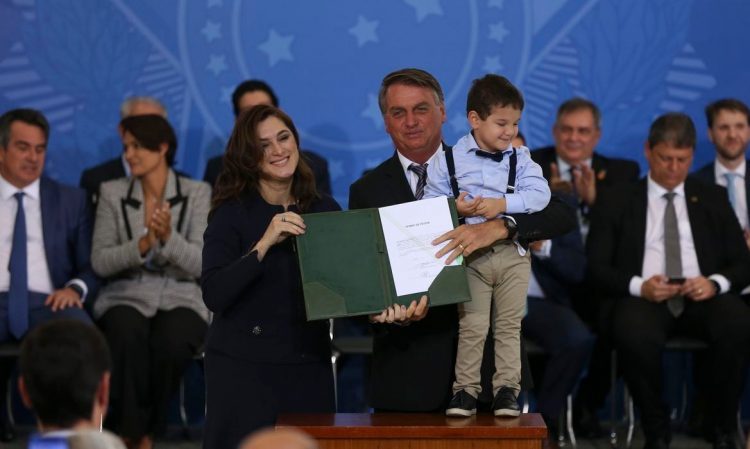 Novos ministros tomam posse no Palácio do Planalto