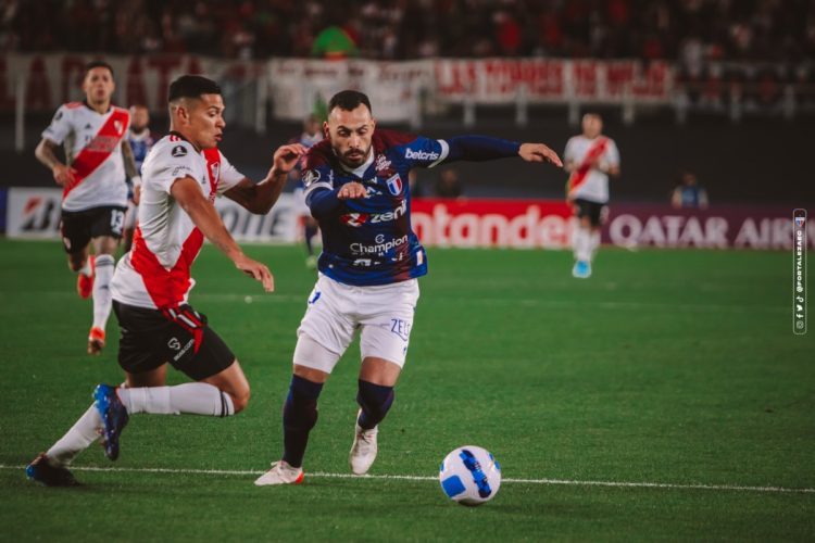Conmebol analisa racismo em River e Fortaleza e deve multar argentinos