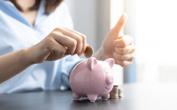 Confira cinco formas de ensinar jovens e crianças a não serem consumistas