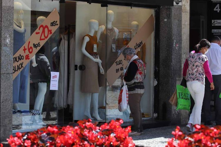 Intenção de Consumo das Famílias paranaenses cai pela segunda vez