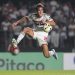 São Paulo derrota Santos em clássico com gol de pênalti no fim