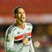 Vice-artilheiro do São Paulo, Luciano cresce na disputa por companhia de Calleri