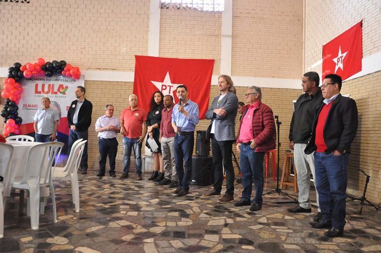 PT reúne lideranças e apresenta comitês  populares em apoio a Lula e Requião
