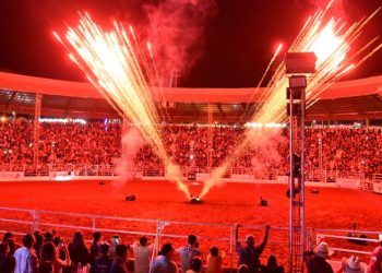 Abertura do Rodeio deu início aos dias com entrada gratuita na ExpoParanavaí
