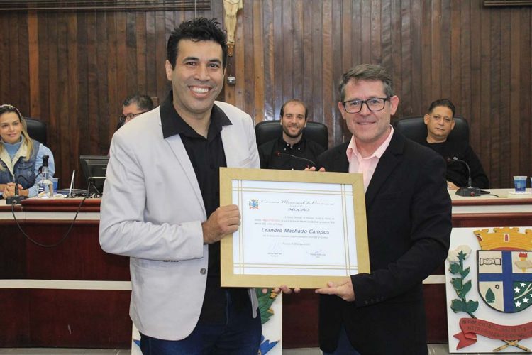 APP-Sindicato e professor Leandro Campos  recebem homenagem do Legislativo