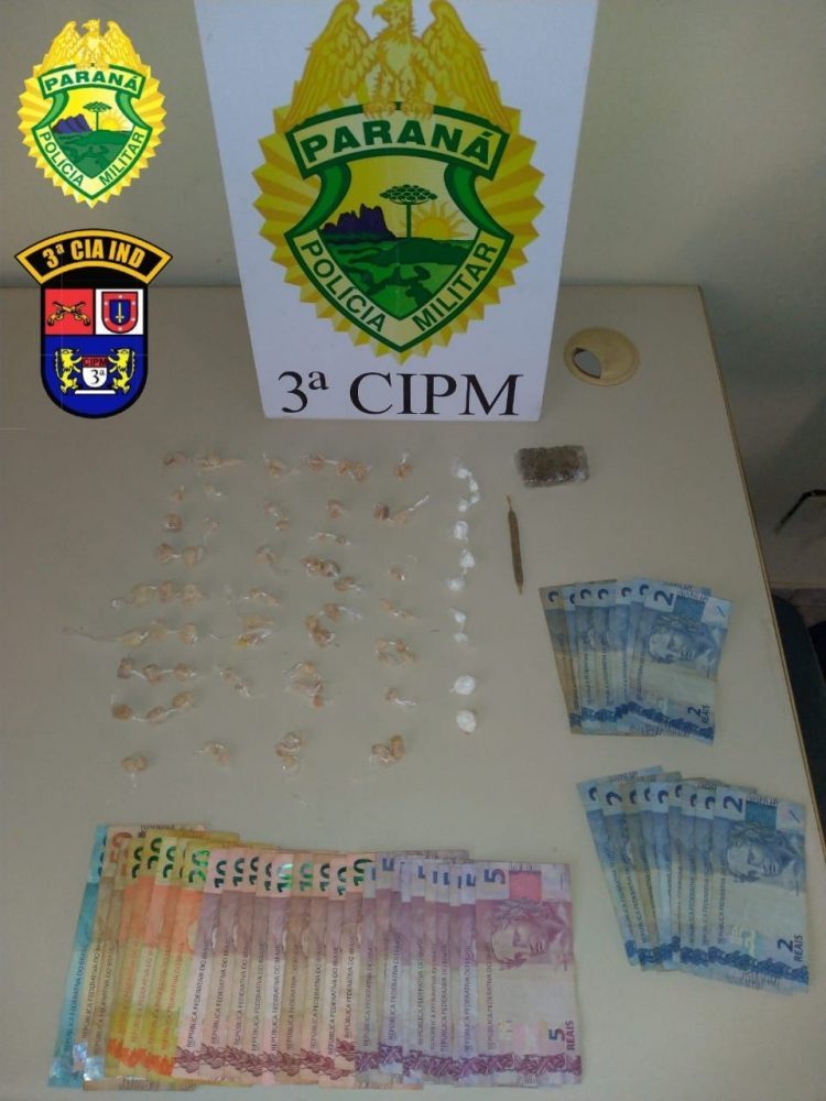 Policiais apreendem grande quantidade  de drogas e detém jovem por tráfico