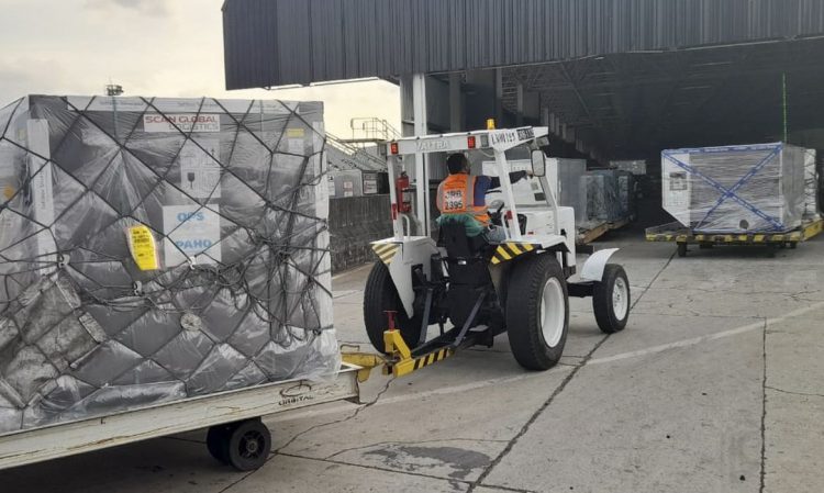 Covid-19: publicada lei que autoriza doação de vacinas a outros países