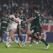 Palmeiras vira no fim, bate São Paulo e segue líder isolado do Brasileiro