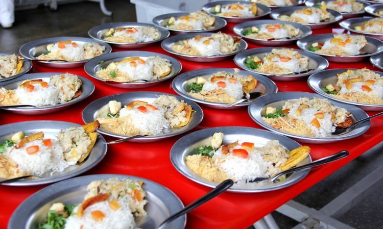 Governo federal ignora inflação e repassa menos de R$ 1 para alimentação de aluno