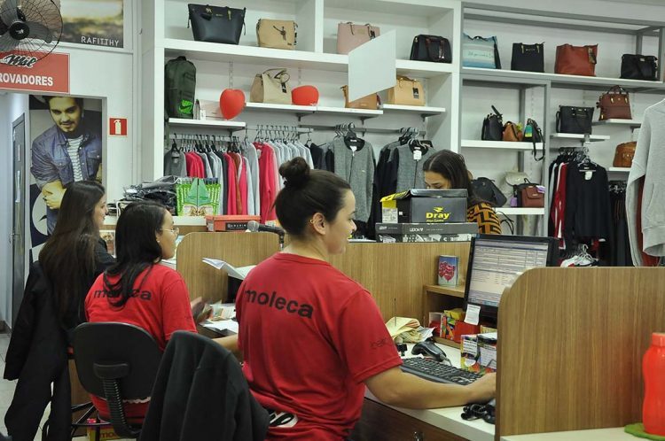 Oferta de empregos no comércio cresce e  indica tendência de recuperação econômica
